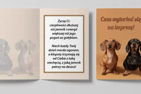 Dwa jamniki, jeden rudy, drugi czarny, na kartce z życzeniami dla psa. "Czas wyturlać się na imprezę!