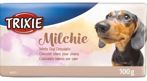 Pies może jeść białą czekoladę "Milchie" od Trixie. Opakowanie z pieskiem jamnikiem i informacją o produkcie.