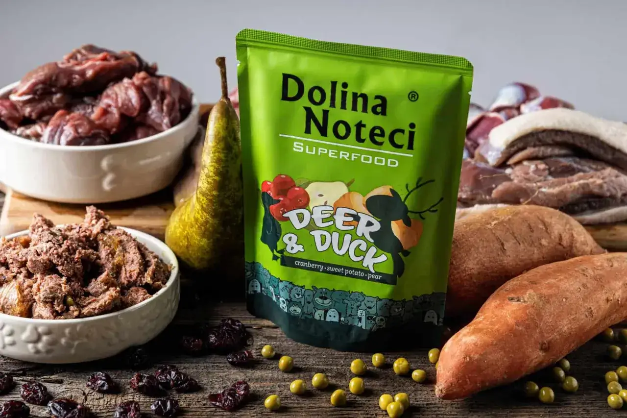 Dolina Noteci Superfood Deer & Duck – idealne, gdy zastanawiasz się, co gotować dla psa seniora. Mięso, bataty, gruszka.